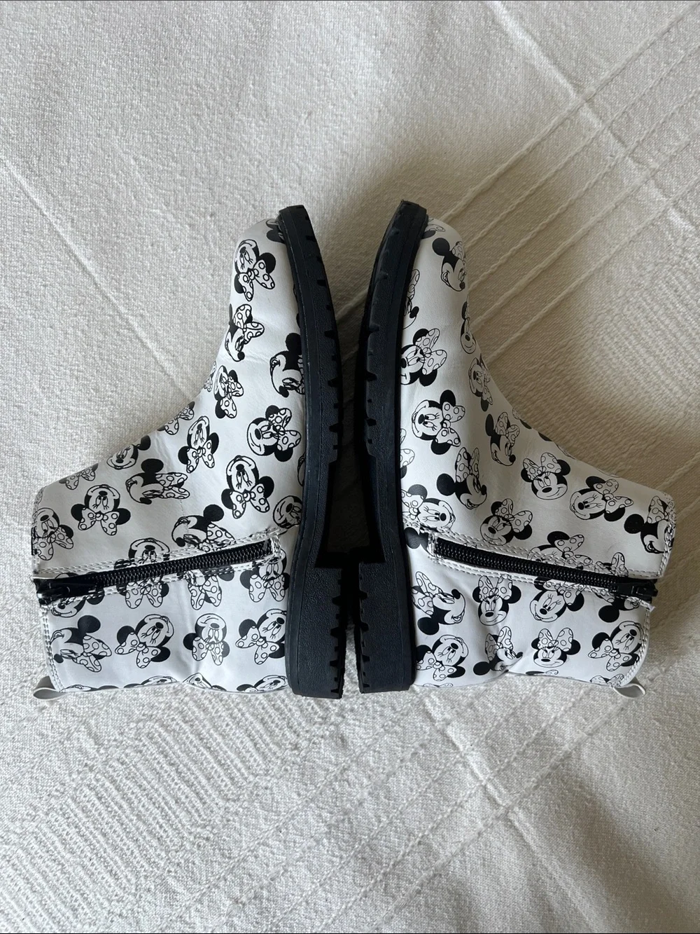 Disney Minnie Mouse Black & White Minnie Print Kids Chelsea Boots